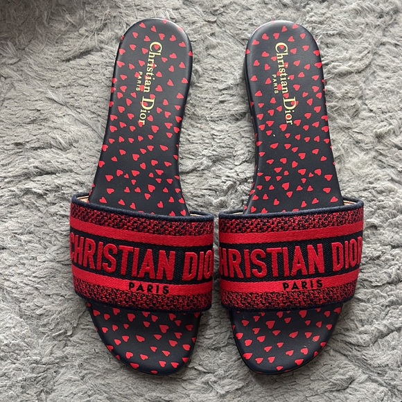 Christian Dior DWAY slides in great condition, barely worn! - Picture 2 of 5
